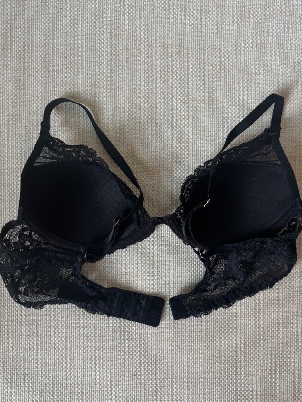 EUC Natori Feathers Plunge T shirt Bra Black 34A lace smooth sexy - Picture 5 of 9